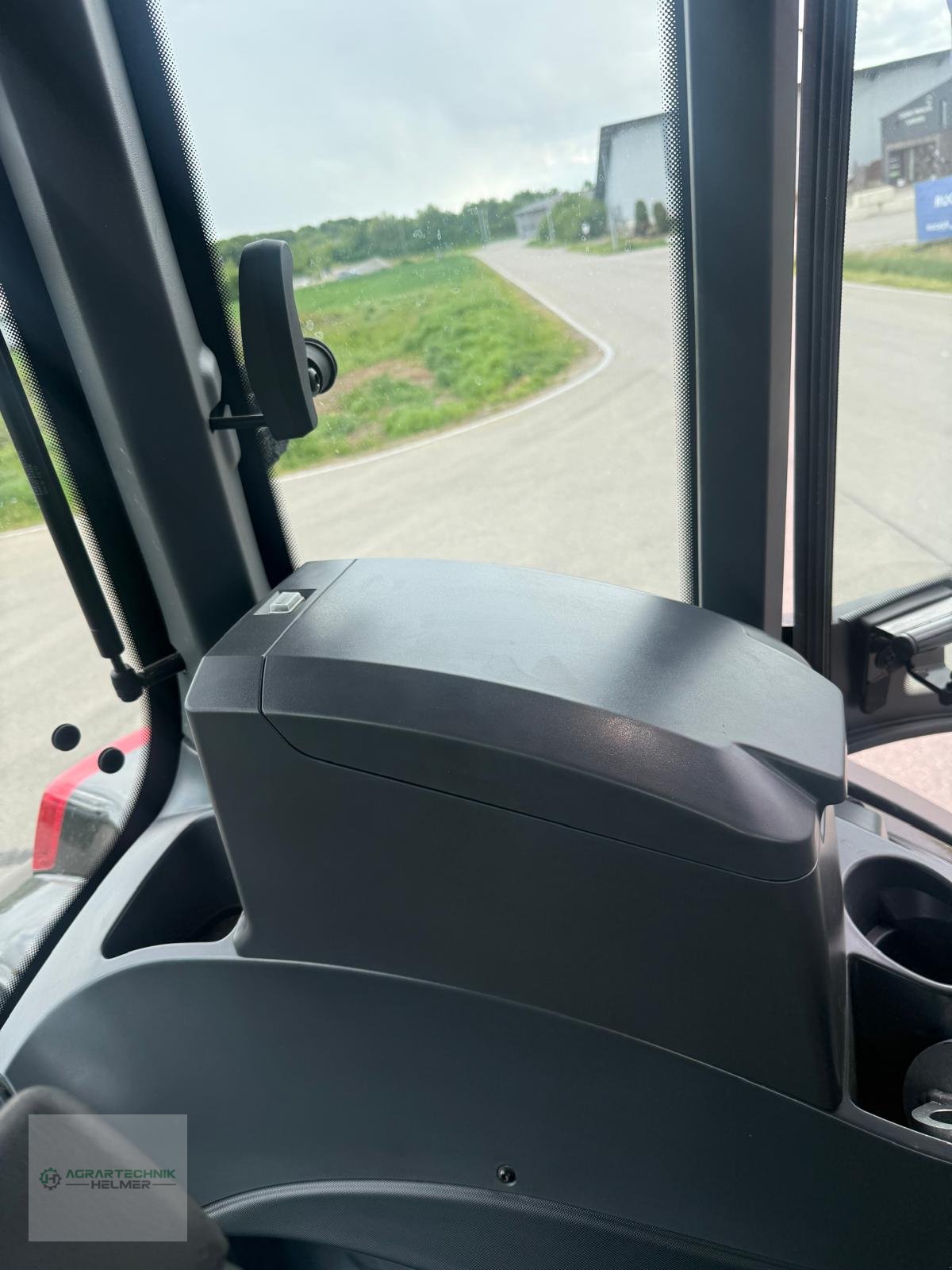 Traktor типа Valtra T175, Neumaschine в Rain (Фотография 15)