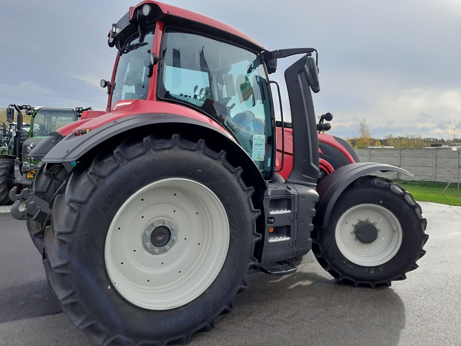 Traktor του τύπου Valtra T175e Active, Gebrauchtmaschine σε Kottingneusiedl (Φωτογραφία 4)