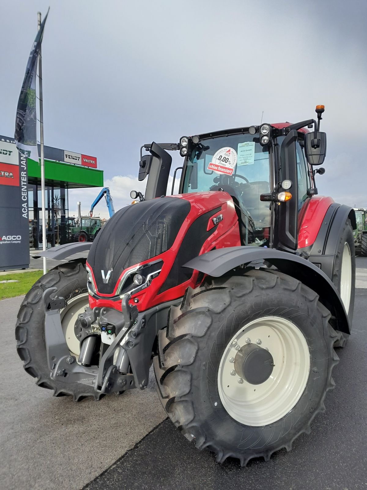 Traktor του τύπου Valtra T175e Active, Gebrauchtmaschine σε Kottingneusiedl (Φωτογραφία 1)