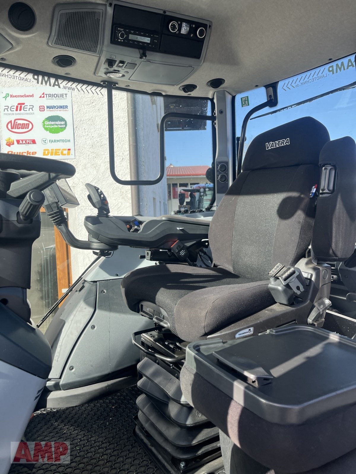 Traktor typu Valtra T175eD, Neumaschine v Teising (Obrázek 7)