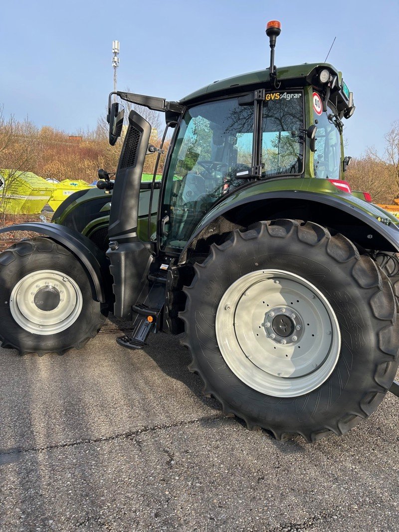 Traktor des Typs Valtra T175V, Vorführmaschine in Schaffhausen (Bild 3)