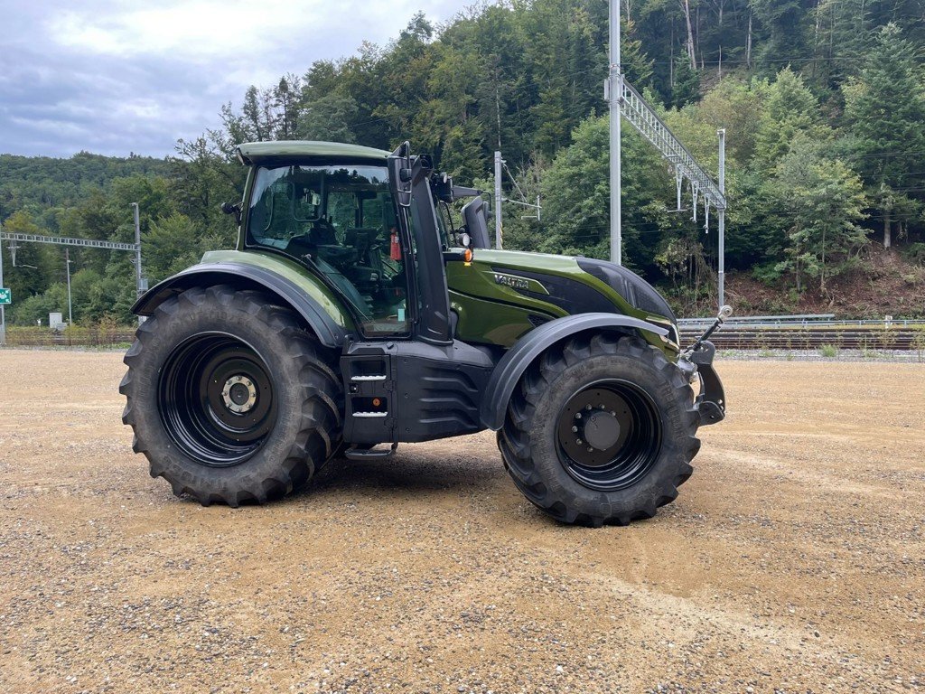 Traktor van het type Valtra T175V, Vorführmaschine in Schaffhausen (Foto 3)