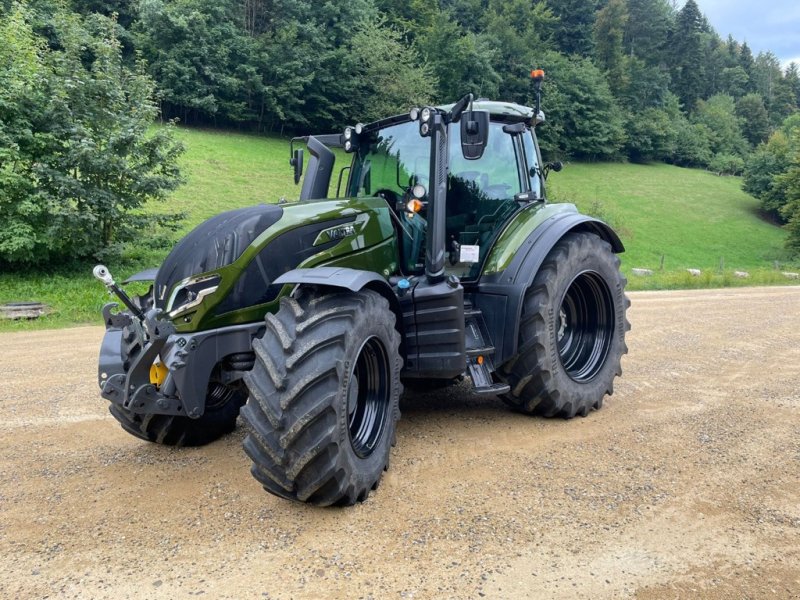 Traktor des Typs Valtra T175V, Vorführmaschine in Schaffhausen (Bild 1)