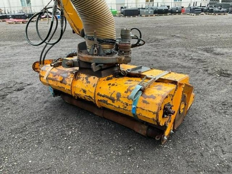 Traktor of the type Valtra T182 Direct met maaiarm, Gebrauchtmaschine in Marknesse (Picture 10)