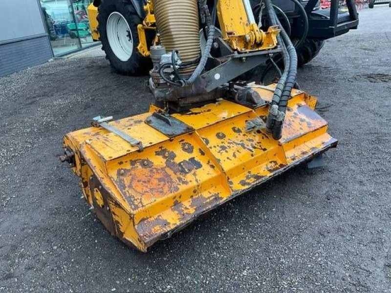 Traktor of the type Valtra T182 Direct met maaiarm, Gebrauchtmaschine in Marknesse (Picture 11)