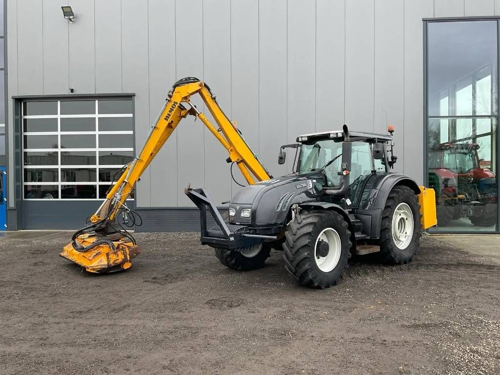Traktor of the type Valtra T182 Direct met maaiarm, Gebrauchtmaschine in Marknesse (Picture 1)