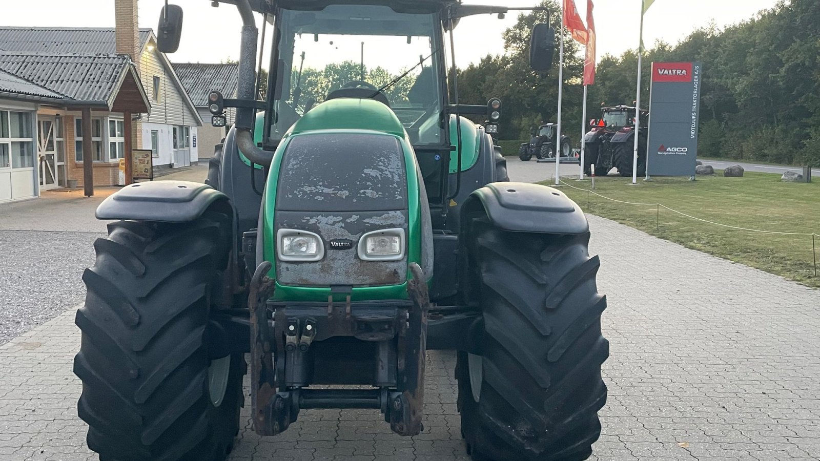 Traktor типа Valtra T190, Gebrauchtmaschine в Nimtofte (Фотография 3)