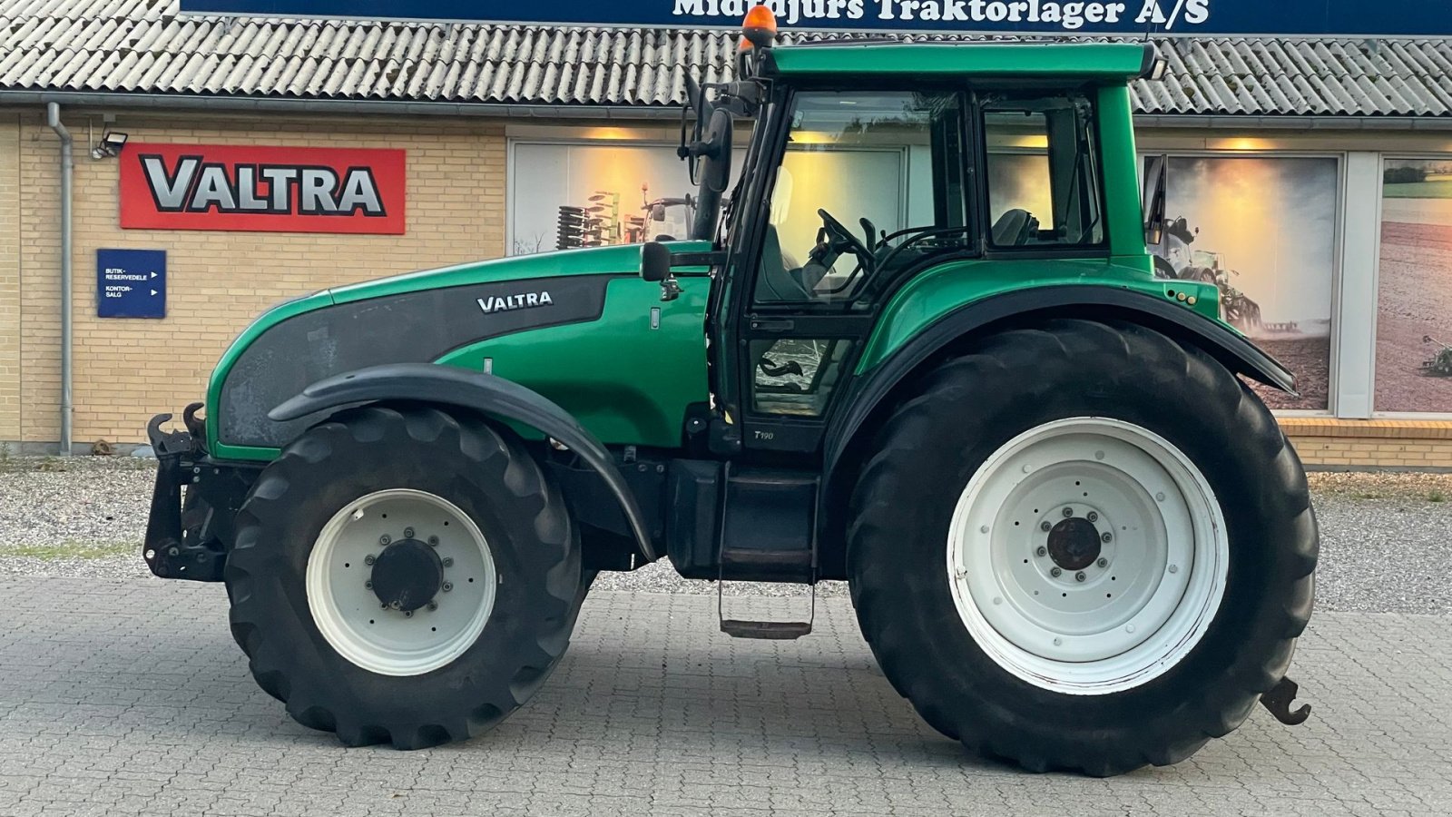 Traktor типа Valtra T190, Gebrauchtmaschine в Nimtofte (Фотография 1)