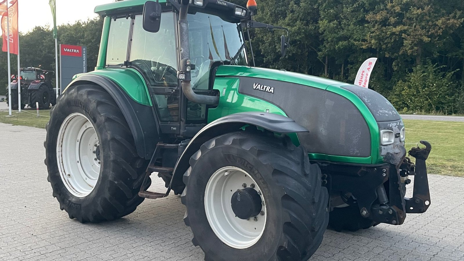 Traktor типа Valtra T190, Gebrauchtmaschine в Nimtofte (Фотография 4)