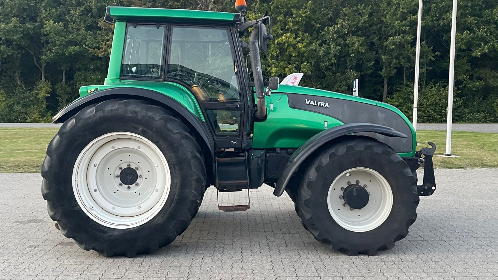 Traktor типа Valtra T190, Gebrauchtmaschine в Nimtofte (Фотография 5)