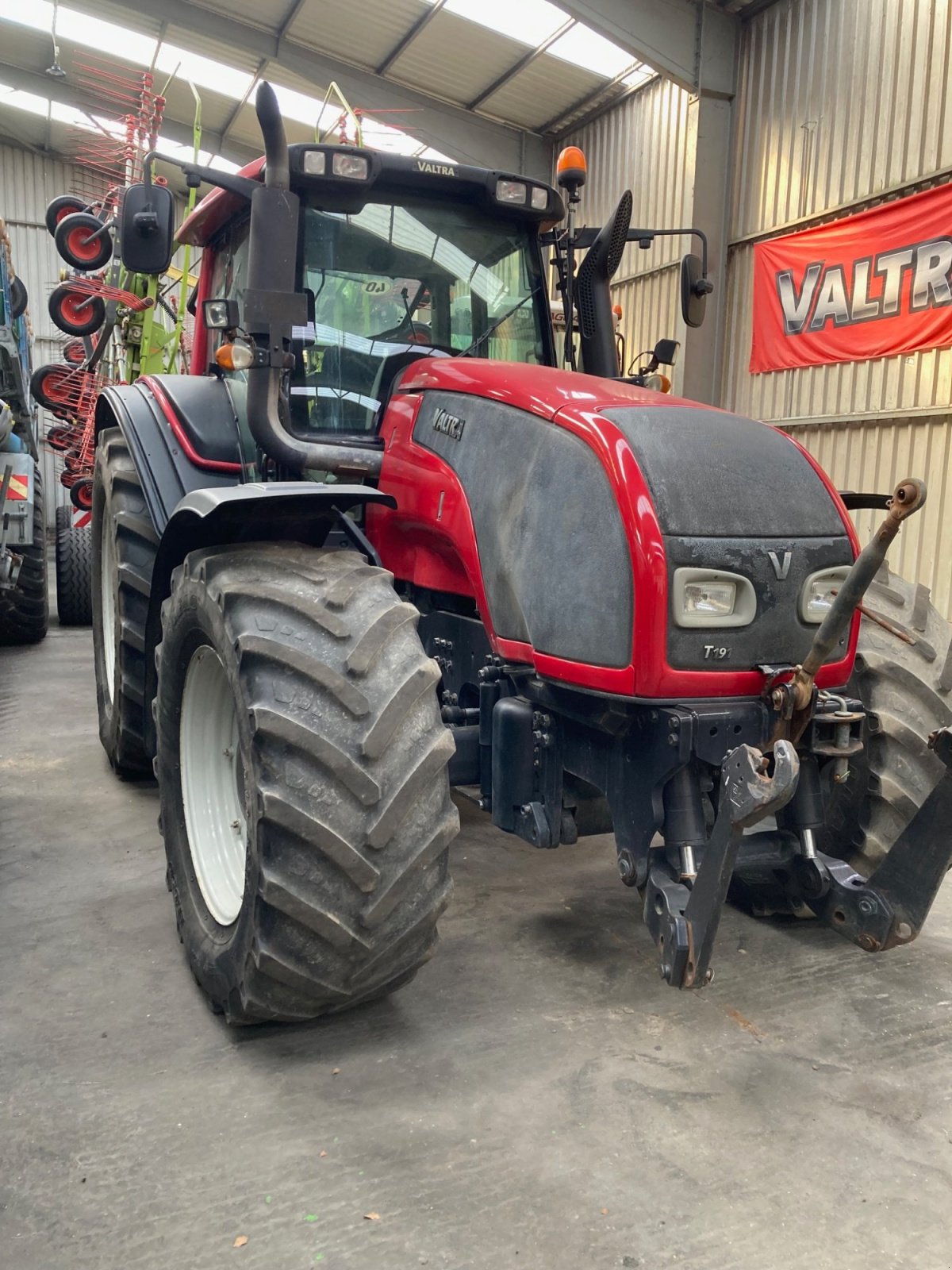 Traktor des Typs Valtra T191, Gebrauchtmaschine in Wangerland (Bild 3)