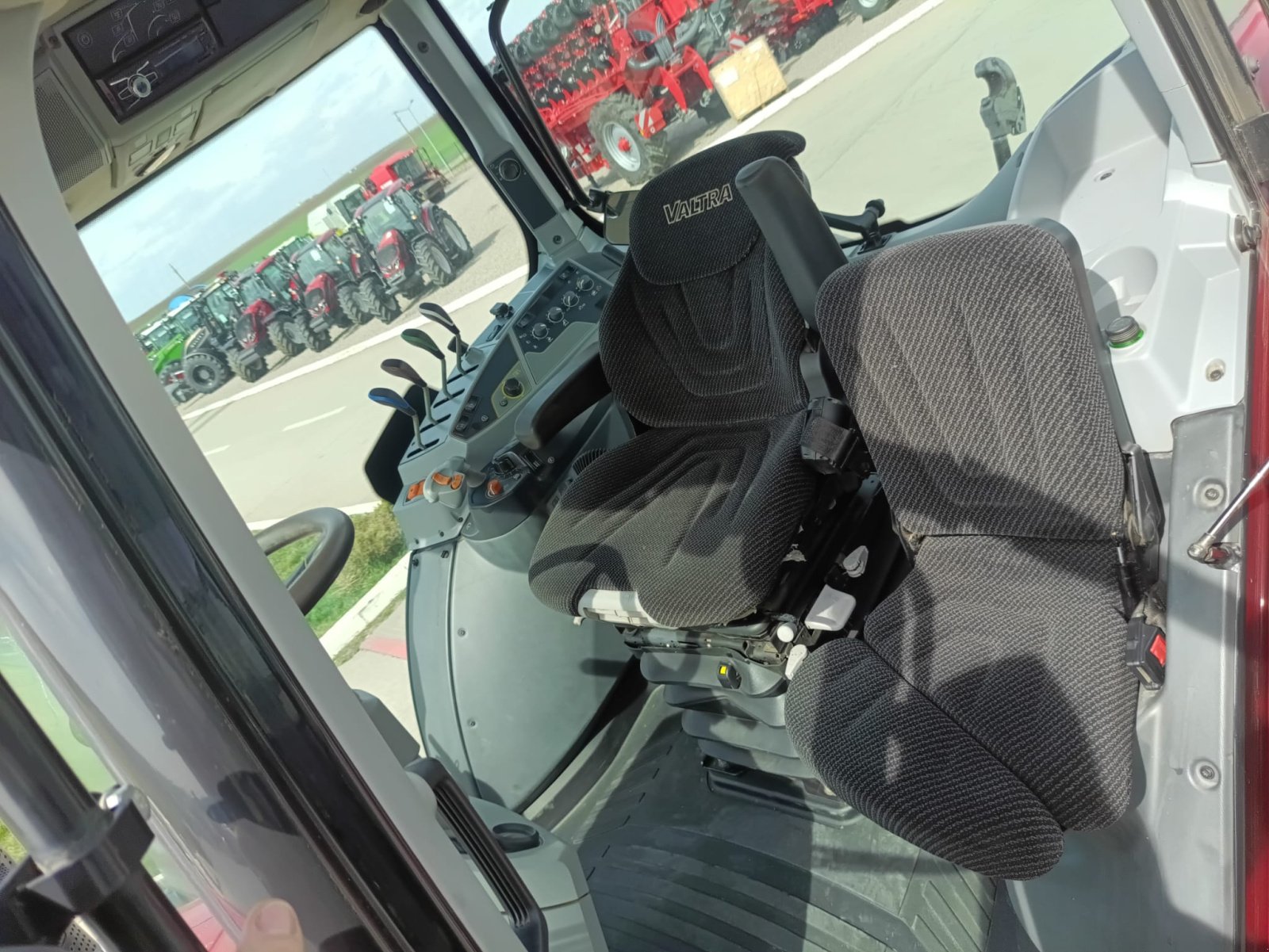 Traktor typu Valtra T194 HiTech, Gebrauchtmaschine w Orţişoara (Zdjęcie 7)