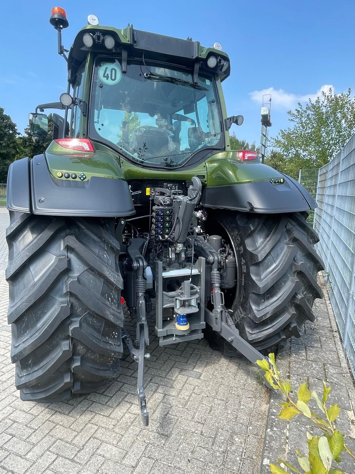 Traktor of the type Valtra T195 tractor, Neumaschine in Roermond (Picture 4)