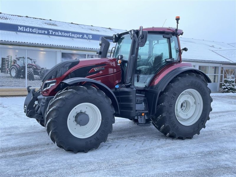 Traktor of the type Valtra T195A Frontlift, Gebrauchtmaschine in Nimtofte (Picture 1)