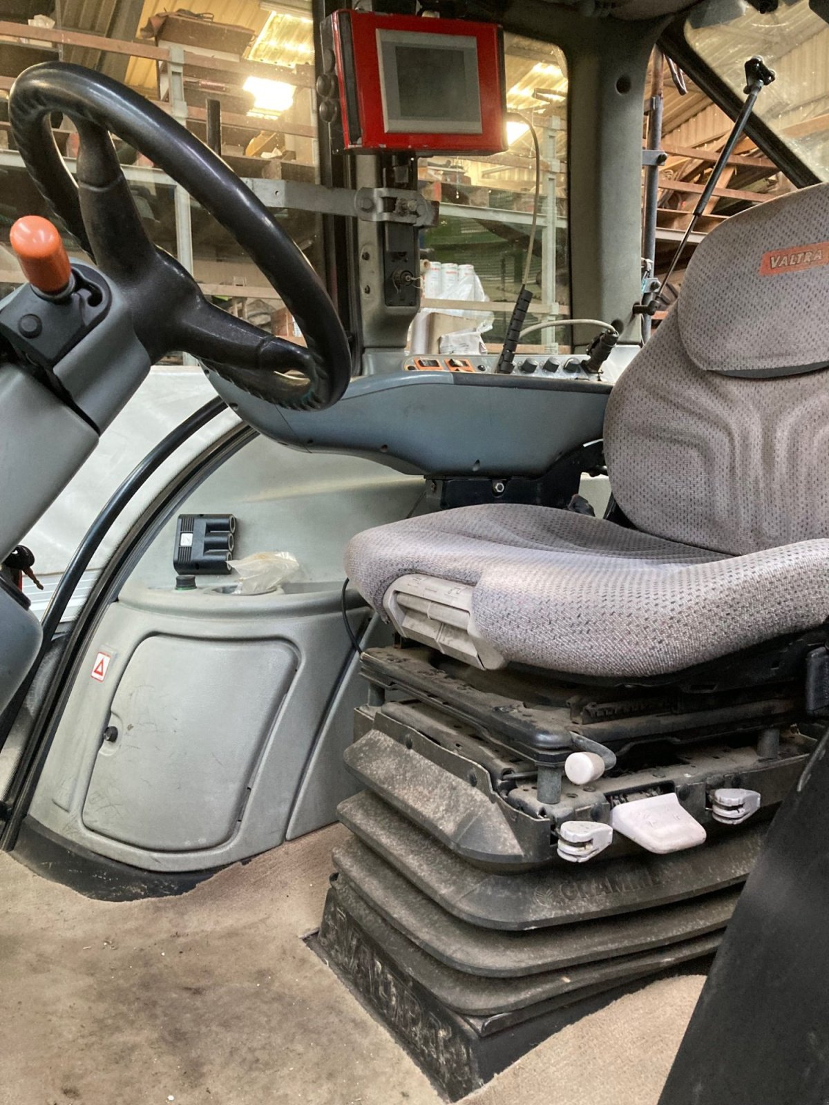 Traktor du type Valtra T202, Gebrauchtmaschine en Wangerland (Photo 4)