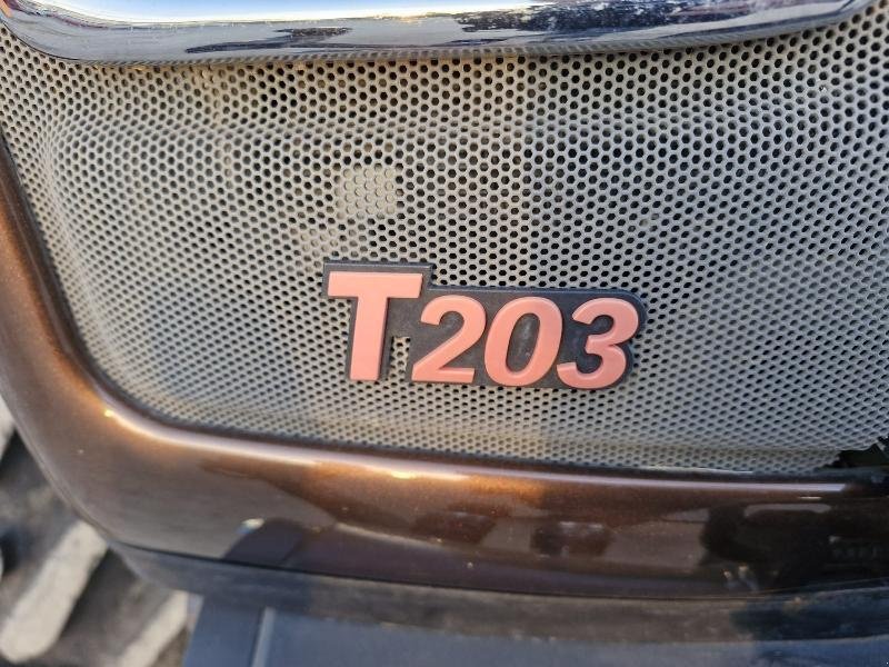 Traktor типа Valtra T203, Gebrauchtmaschine в BRAY en Val (Фотография 10)