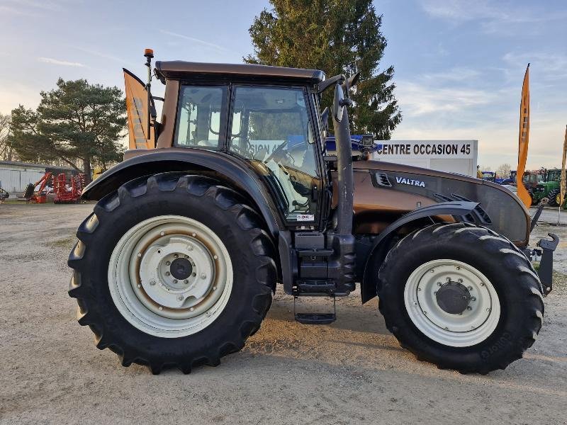 Traktor типа Valtra T203, Gebrauchtmaschine в BRAY en Val (Фотография 2)