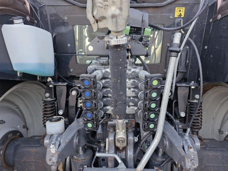 Traktor типа Valtra T203, Gebrauchtmaschine в BRAY en Val (Фотография 11)