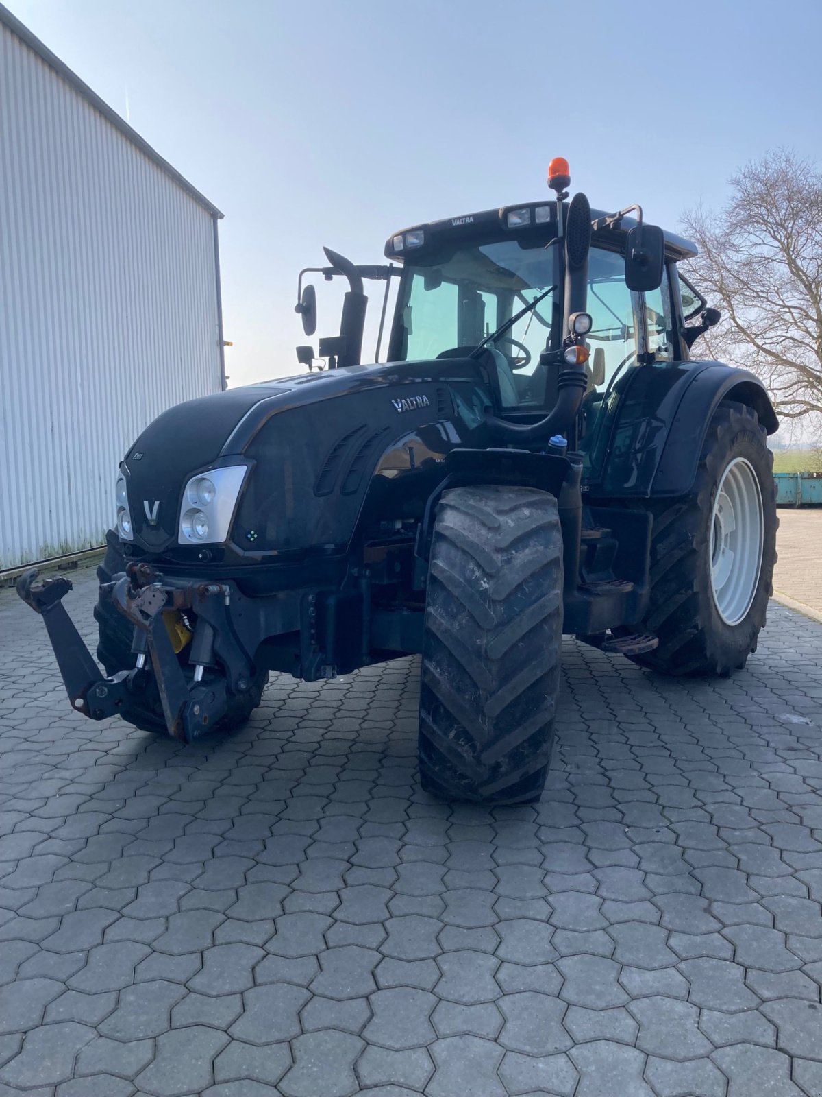 Traktor des Typs Valtra T203, Gebrauchtmaschine in Wangerland (Bild 1)