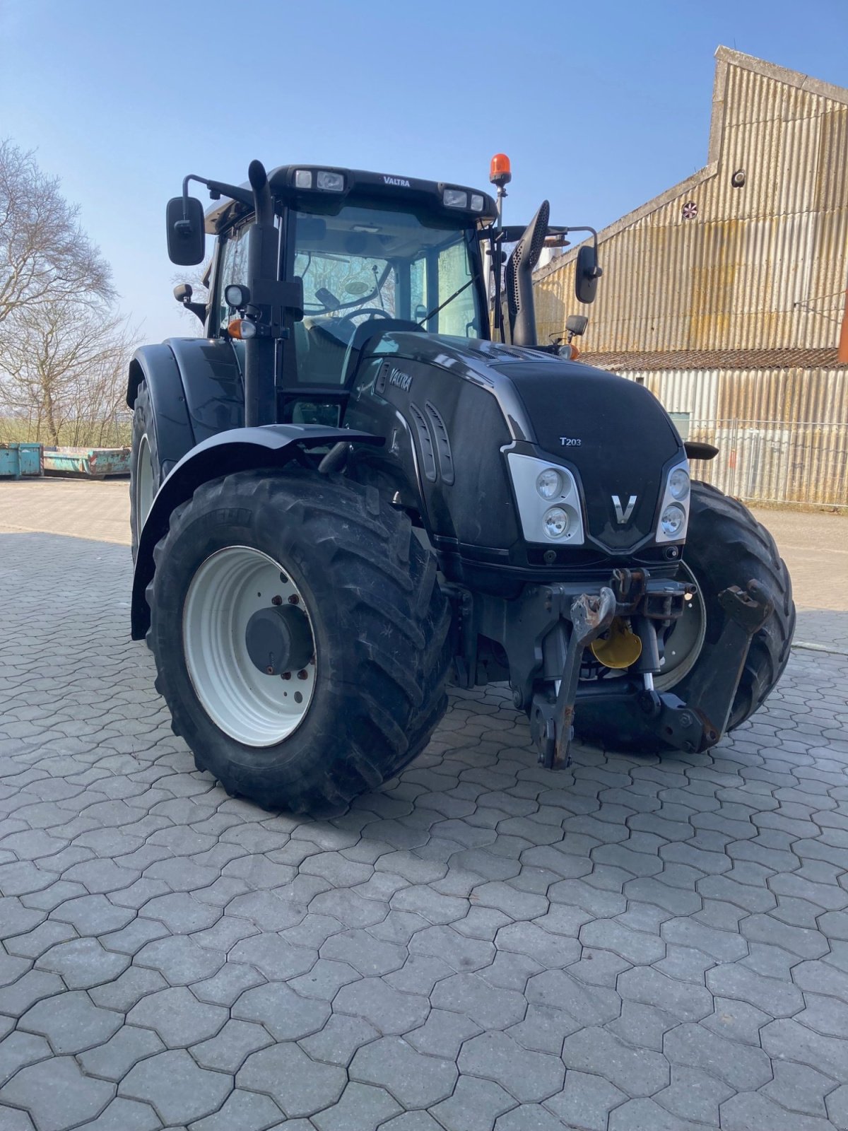 Traktor des Typs Valtra T203, Gebrauchtmaschine in Wangerland (Bild 2)