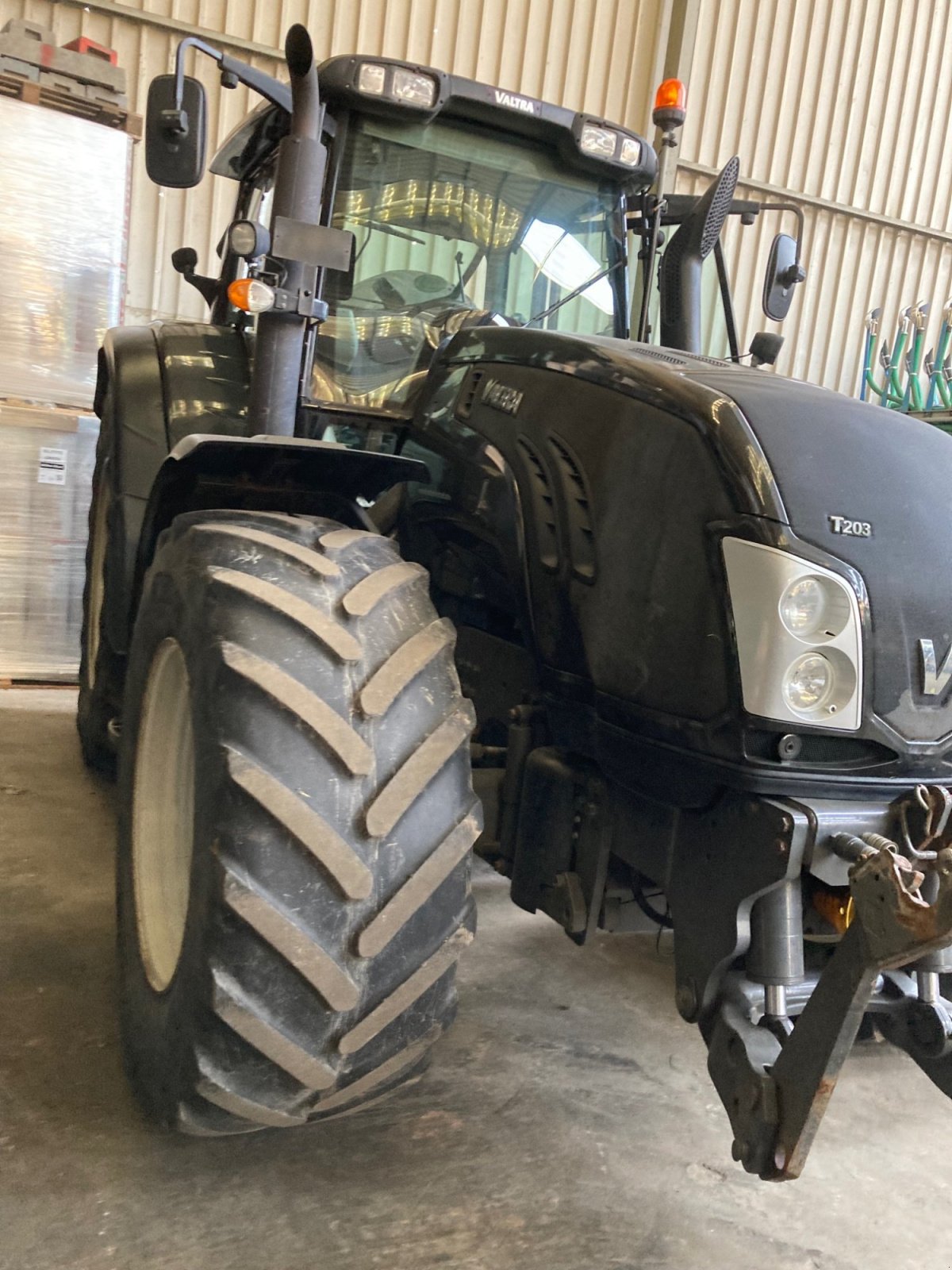 Traktor des Typs Valtra T203, Gebrauchtmaschine in Wangerland (Bild 4)