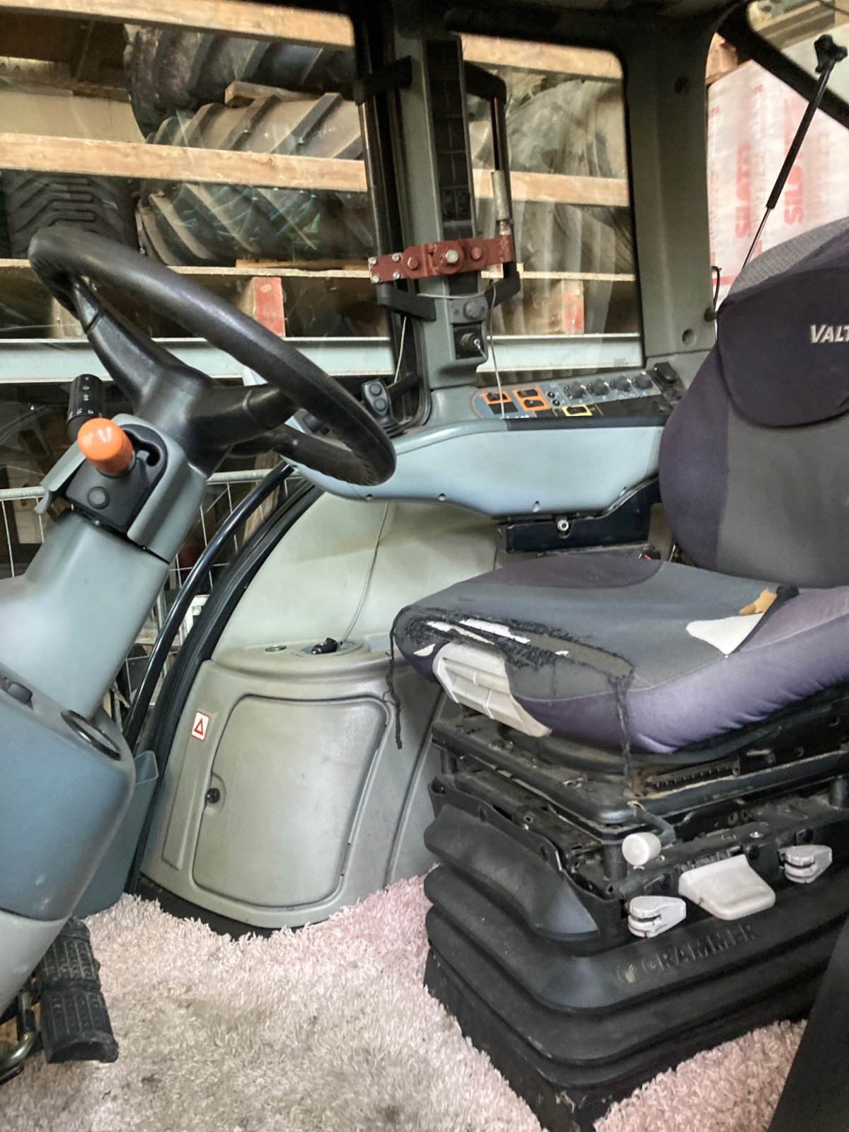 Traktor des Typs Valtra T203, Gebrauchtmaschine in Wangerland (Bild 5)