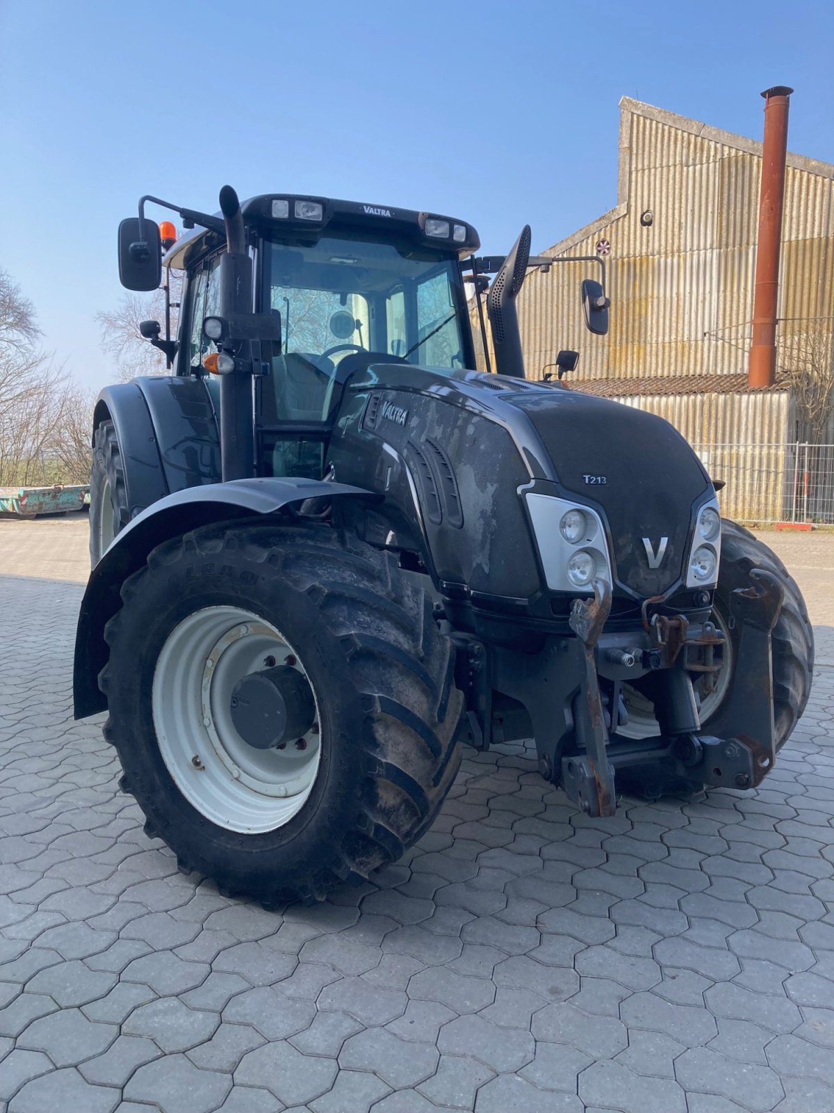Traktor типа Valtra T213 V VERSU, Gebrauchtmaschine в Wangerland (Фотография 2)