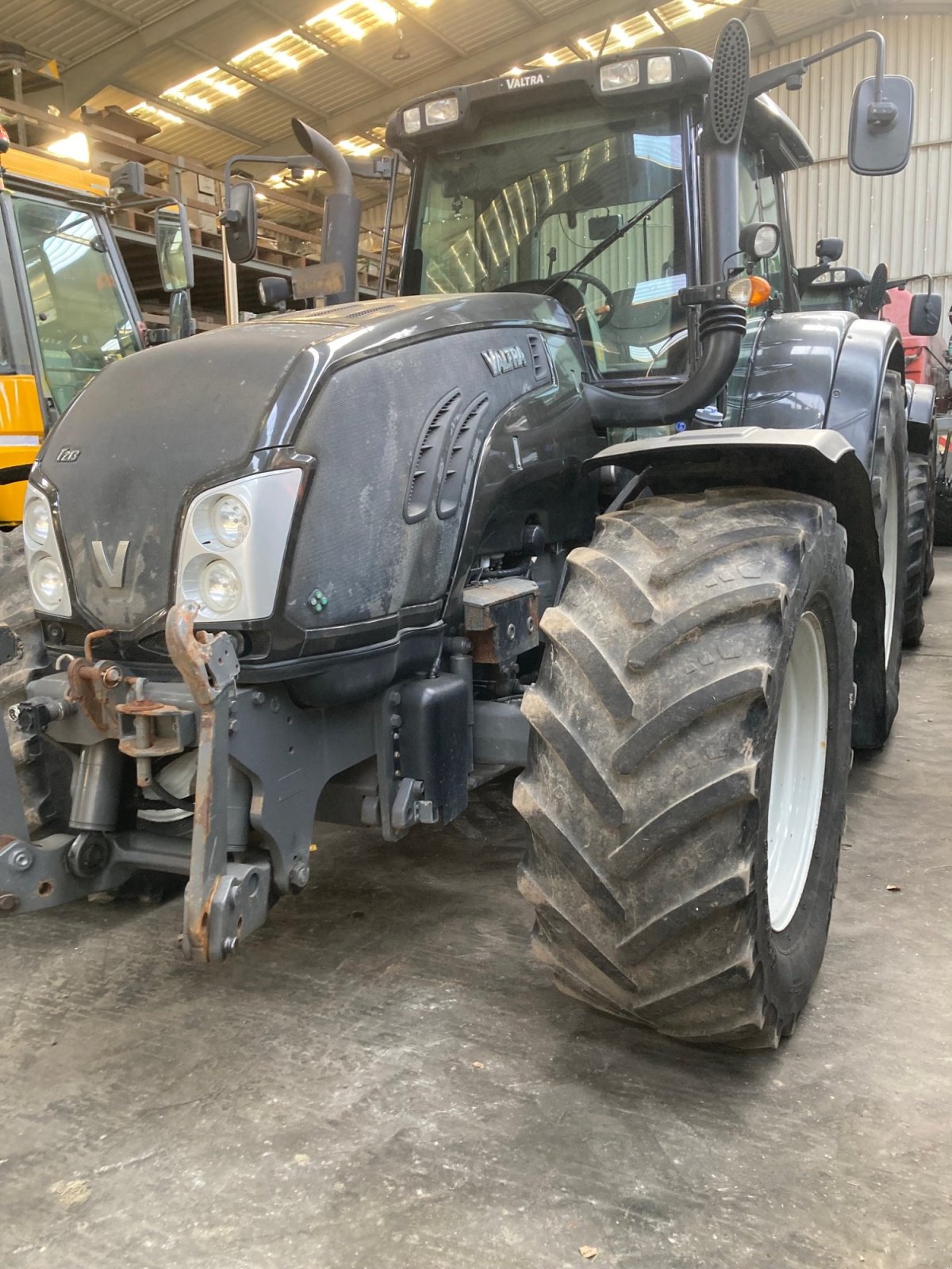 Traktor типа Valtra T213 V VERSU, Gebrauchtmaschine в Wangerland (Фотография 3)