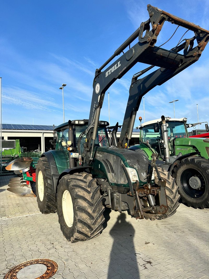 Traktor of the type Valtra T213 V, Gebrauchtmaschine in Bad Oldesloe (Picture 1)