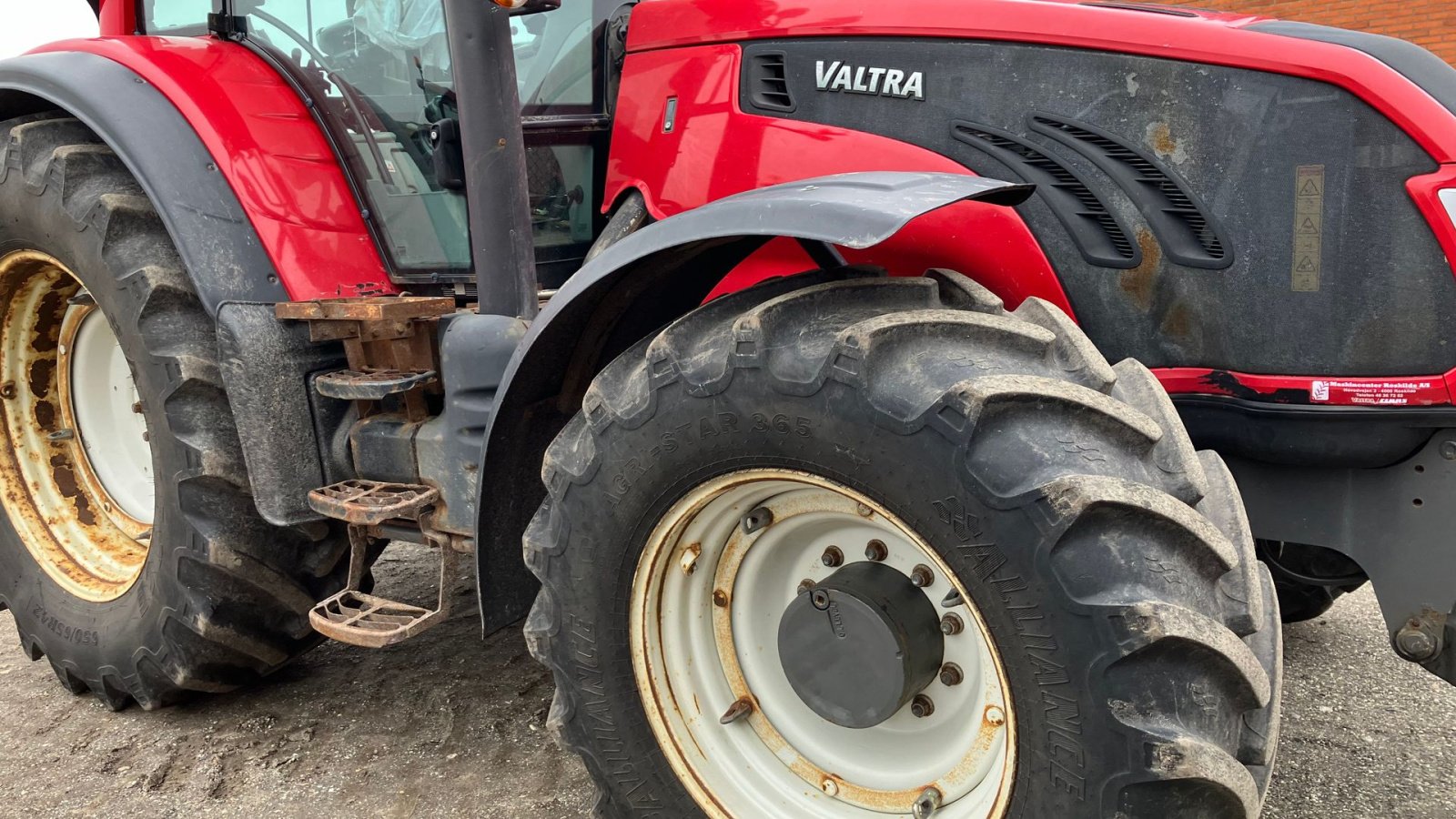Traktor типа Valtra T213 Versu -- Den fra TV serien Høsten --, Gebrauchtmaschine в Høng (Фотография 4)