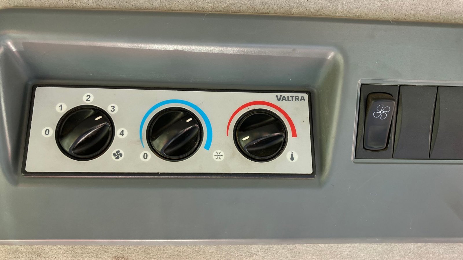 Traktor tipa Valtra T213 Versu - SÆLGES FOR KUNDE;, Gebrauchtmaschine u Høng (Slika 13)