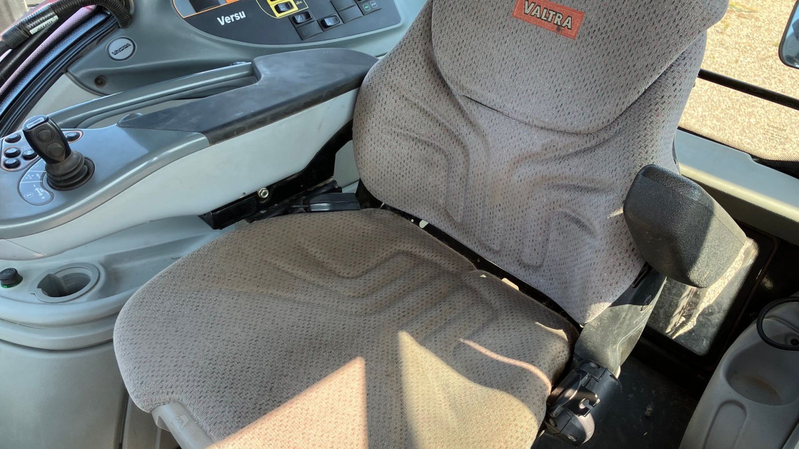 Traktor tipa Valtra T213 Versu - SÆLGES FOR KUNDE;, Gebrauchtmaschine u Høng (Slika 12)