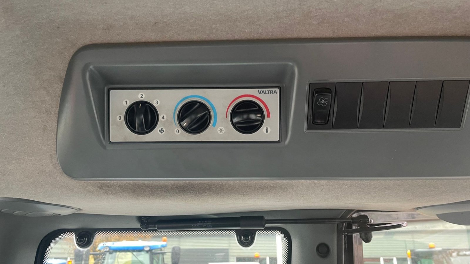 Traktor от тип Valtra T213 Versu Versu, Gebrauchtmaschine в Hobro (Снимка 6)