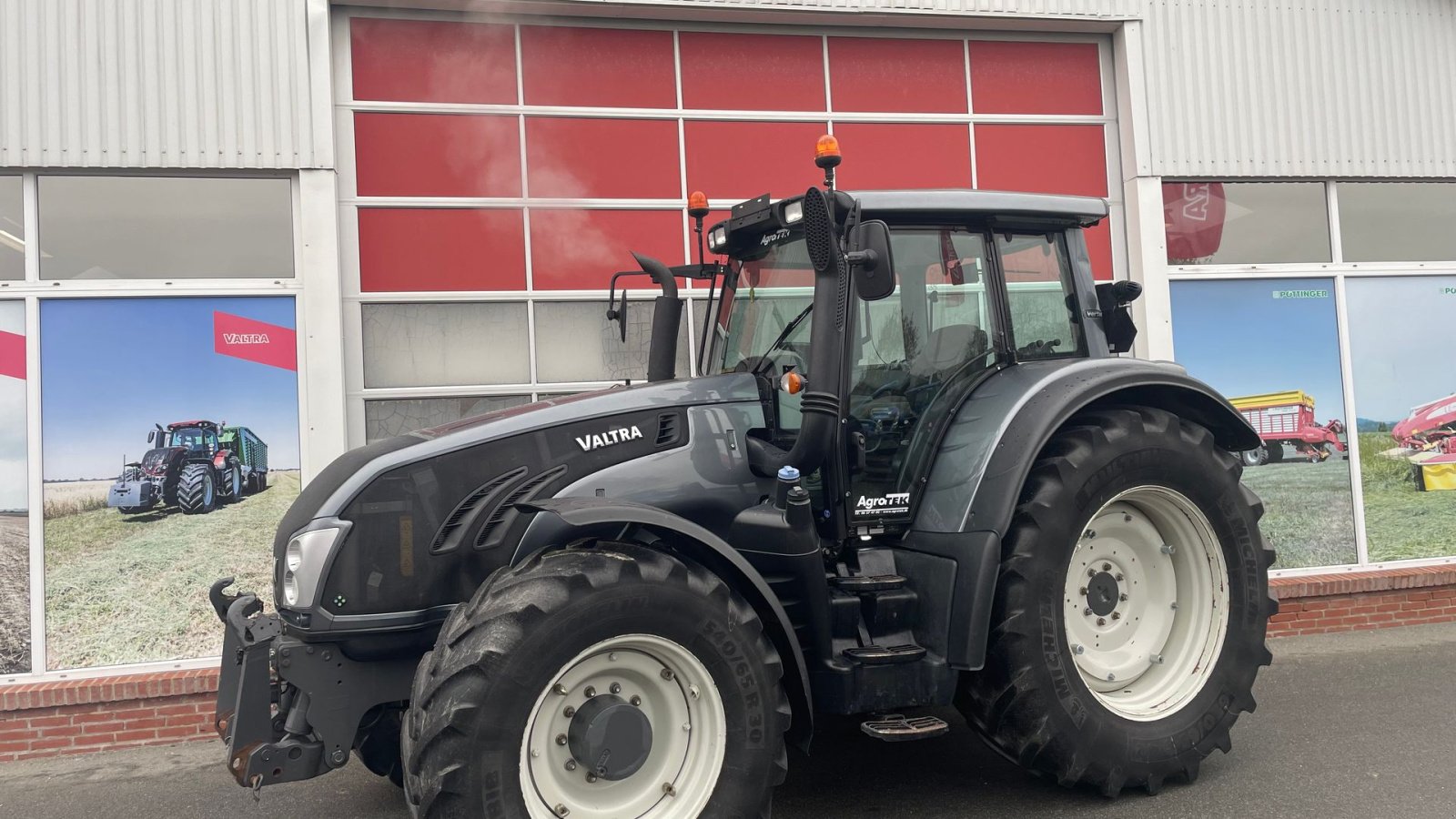 Traktor от тип Valtra T213 Versu Versu, Gebrauchtmaschine в Hobro (Снимка 1)