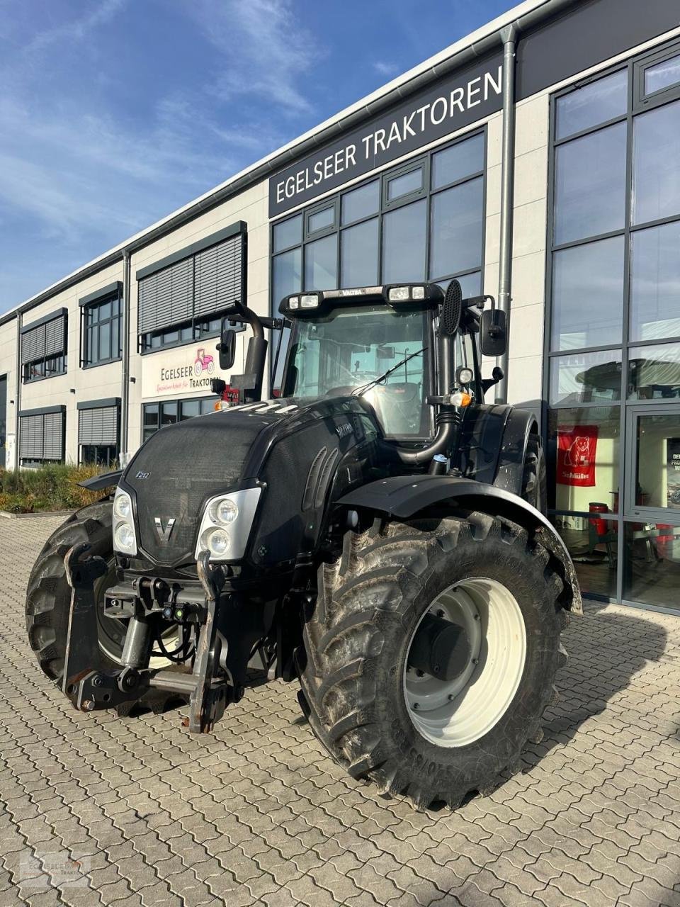 Traktor Türe ait Valtra T213V, Gebrauchtmaschine içinde Fürth / Burgfarrnbach (resim 2)