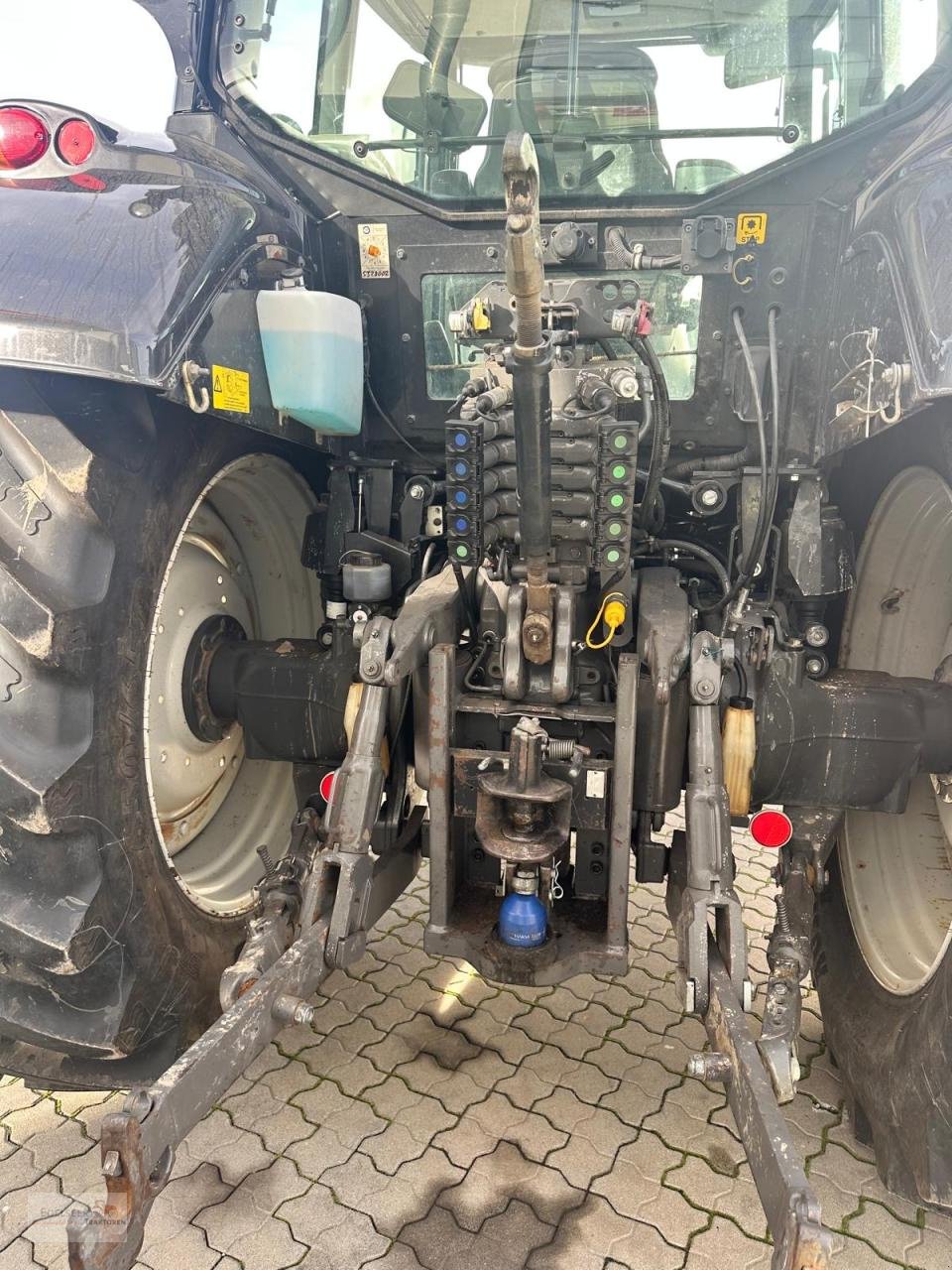 Traktor Türe ait Valtra T213V, Gebrauchtmaschine içinde Fürth / Burgfarrnbach (resim 4)