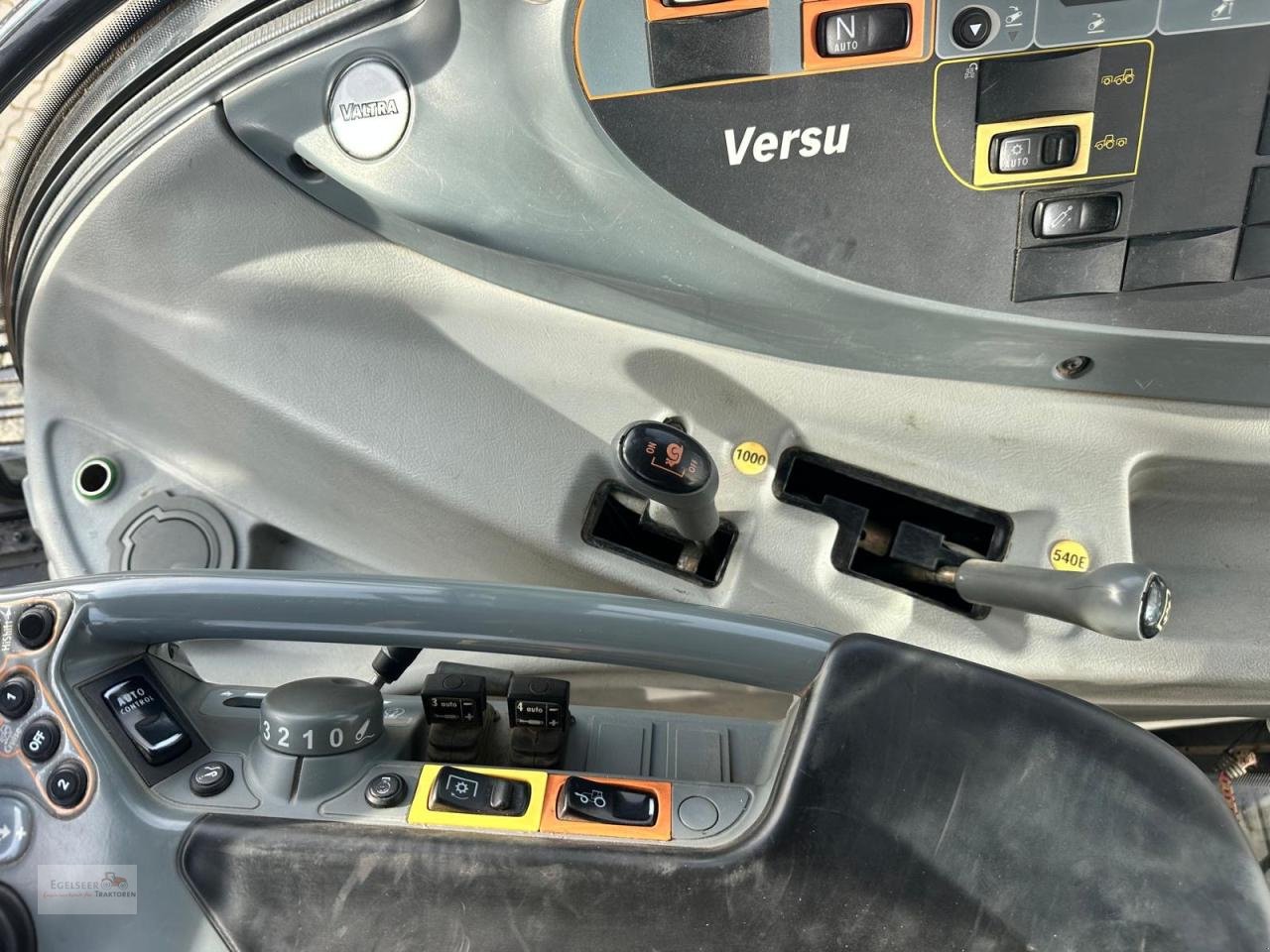 Traktor Türe ait Valtra T213V, Gebrauchtmaschine içinde Fürth / Burgfarrnbach (resim 7)