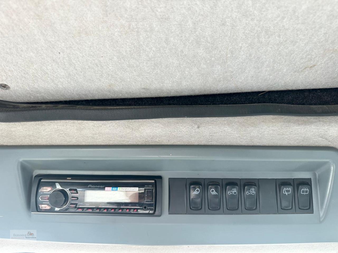 Traktor Türe ait Valtra T213V, Gebrauchtmaschine içinde Fürth / Burgfarrnbach (resim 8)