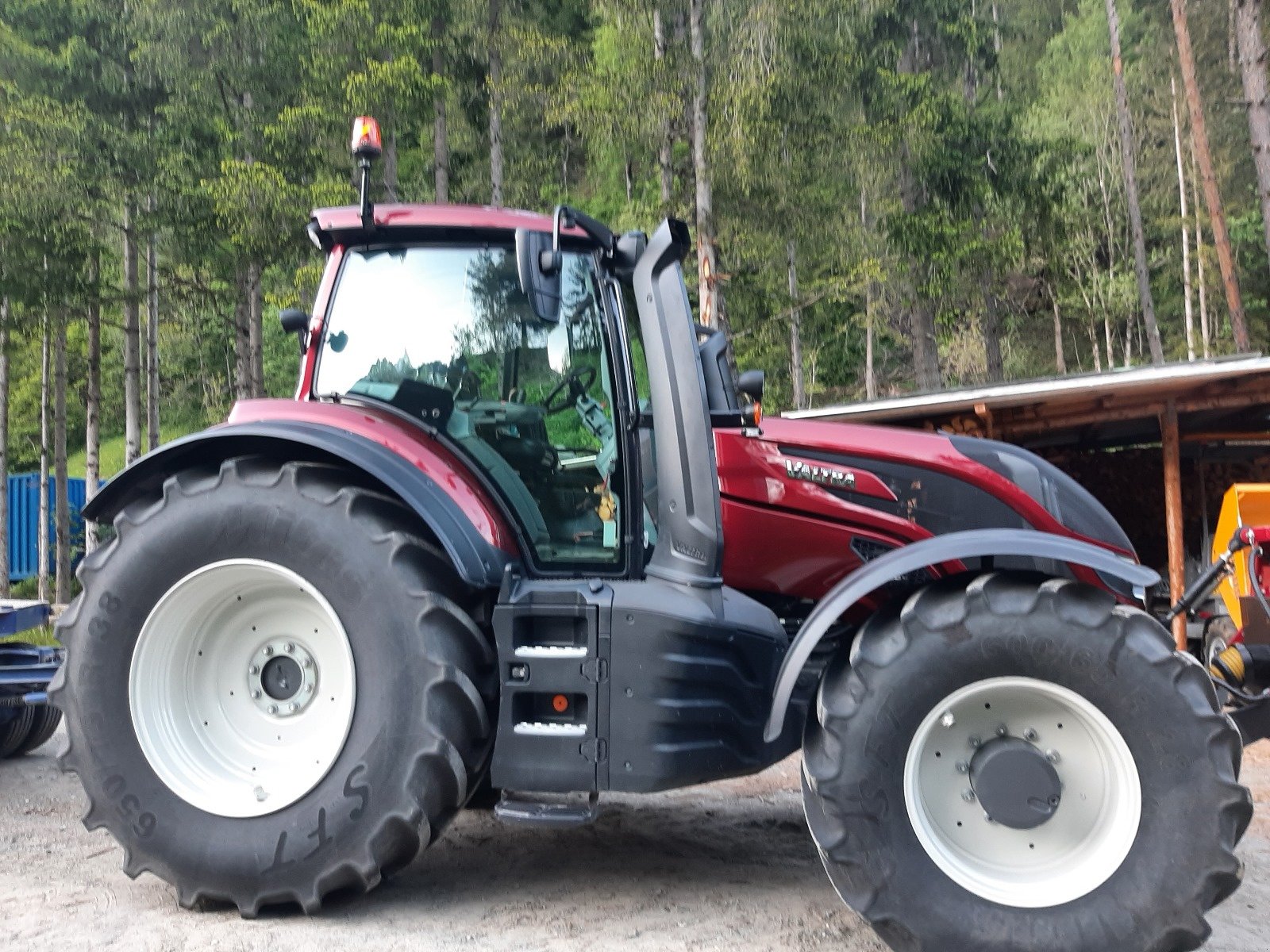 Traktor typu Valtra T214 A, Gebrauchtmaschine w Matrei in Osttirol (Zdjęcie 2)