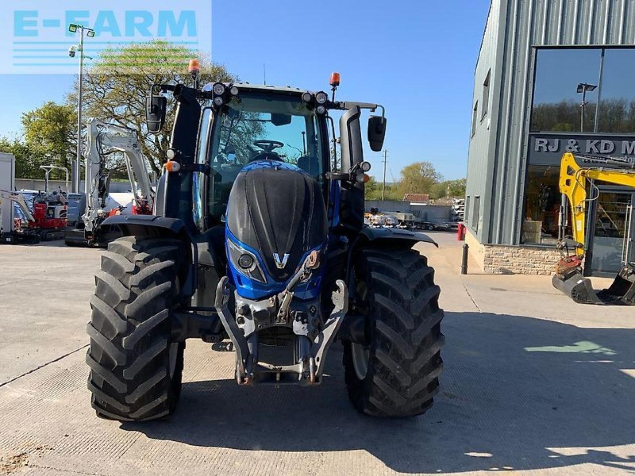 Traktor of the type Valtra t214 active tractor (st26241), Gebrauchtmaschine in SHAFTESBURY (Picture 3)