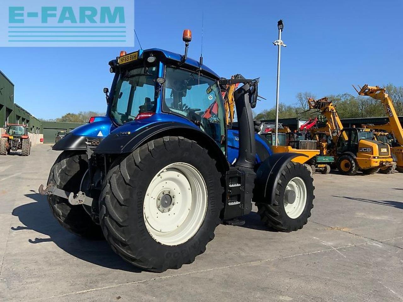 Traktor of the type Valtra t214 active tractor (st26241), Gebrauchtmaschine in SHAFTESBURY (Picture 8)