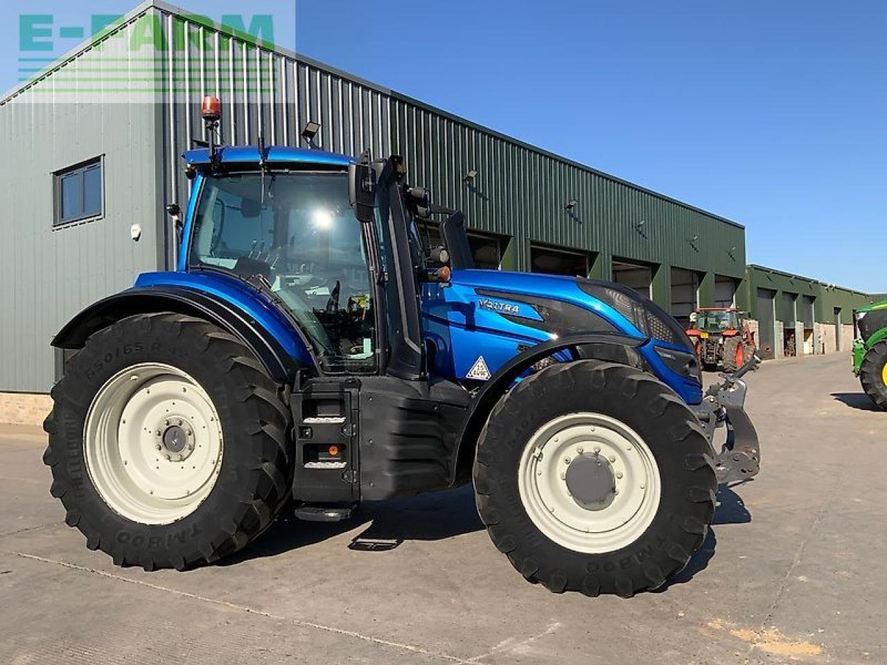 Traktor of the type Valtra t214 active tractor (st26241), Gebrauchtmaschine in SHAFTESBURY (Picture 9)