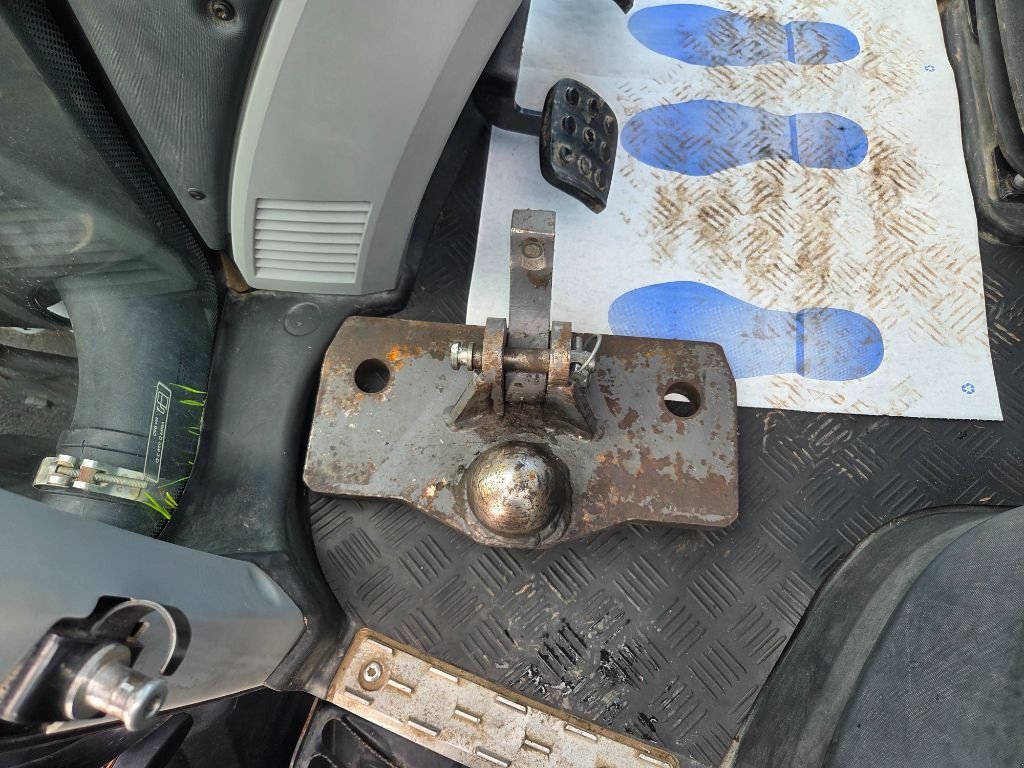 Traktor van het type Valtra T214 Active, Gebrauchtmaschine in BRECEY (Foto 7)