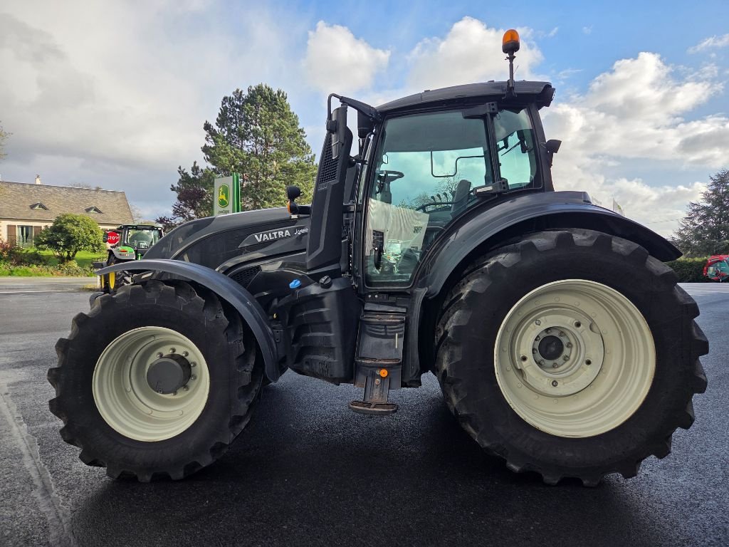 Traktor van het type Valtra T214 Active, Gebrauchtmaschine in BRECEY (Foto 2)