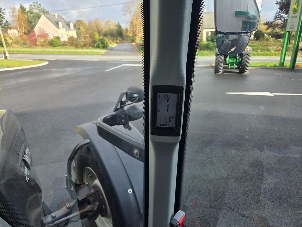 Traktor van het type Valtra T214 Active, Gebrauchtmaschine in BRECEY (Foto 11)