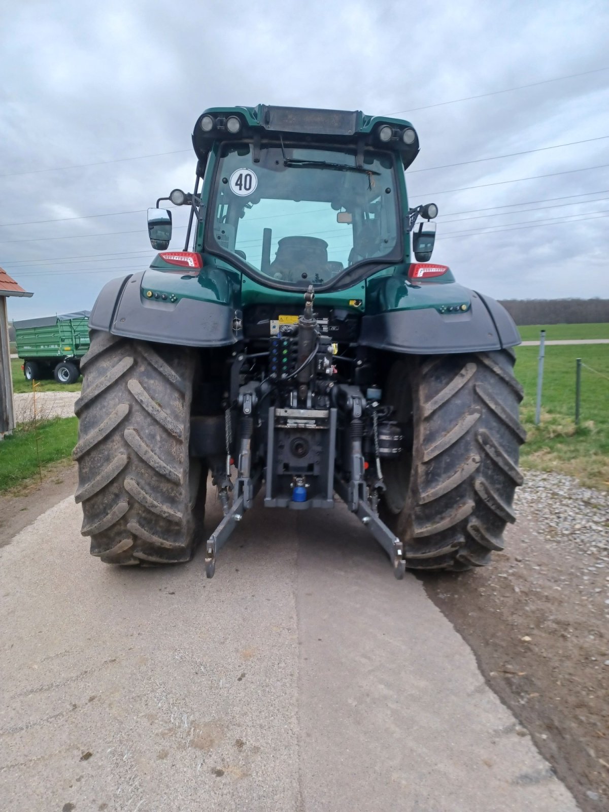 Traktor of the type Valtra T214 D, Gebrauchtmaschine in Uffenheim (Picture 2)