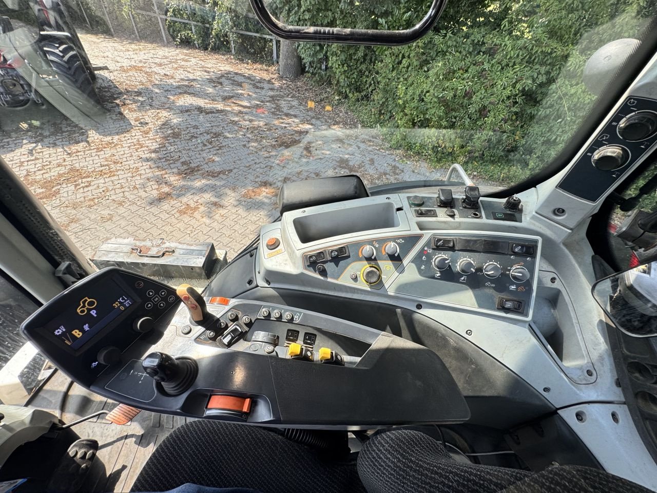 Traktor des Typs Valtra T214 Direct, Gebrauchtmaschine in Achterveld (Bild 10)