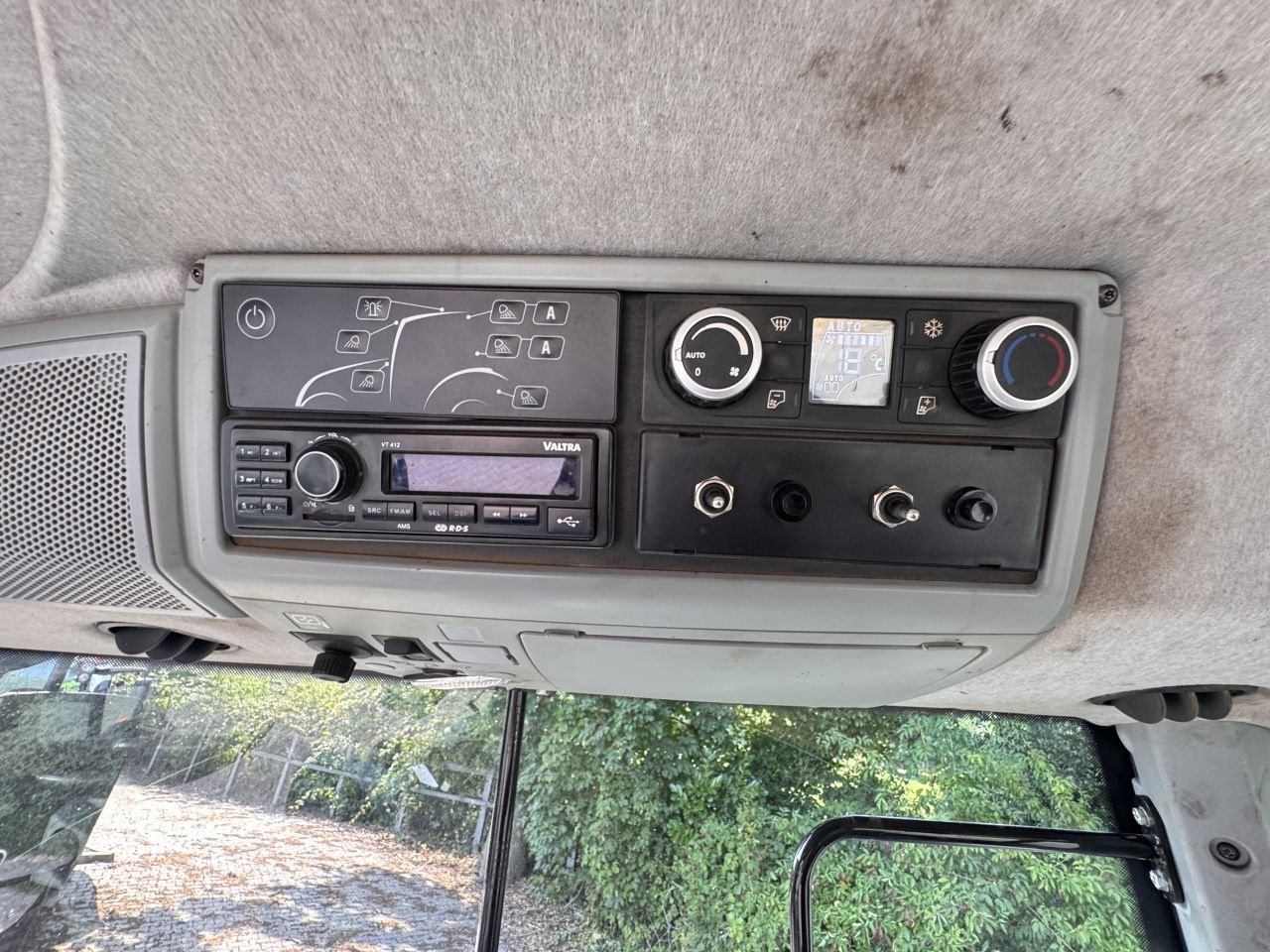 Traktor des Typs Valtra T214 Direct, Gebrauchtmaschine in Achterveld (Bild 11)