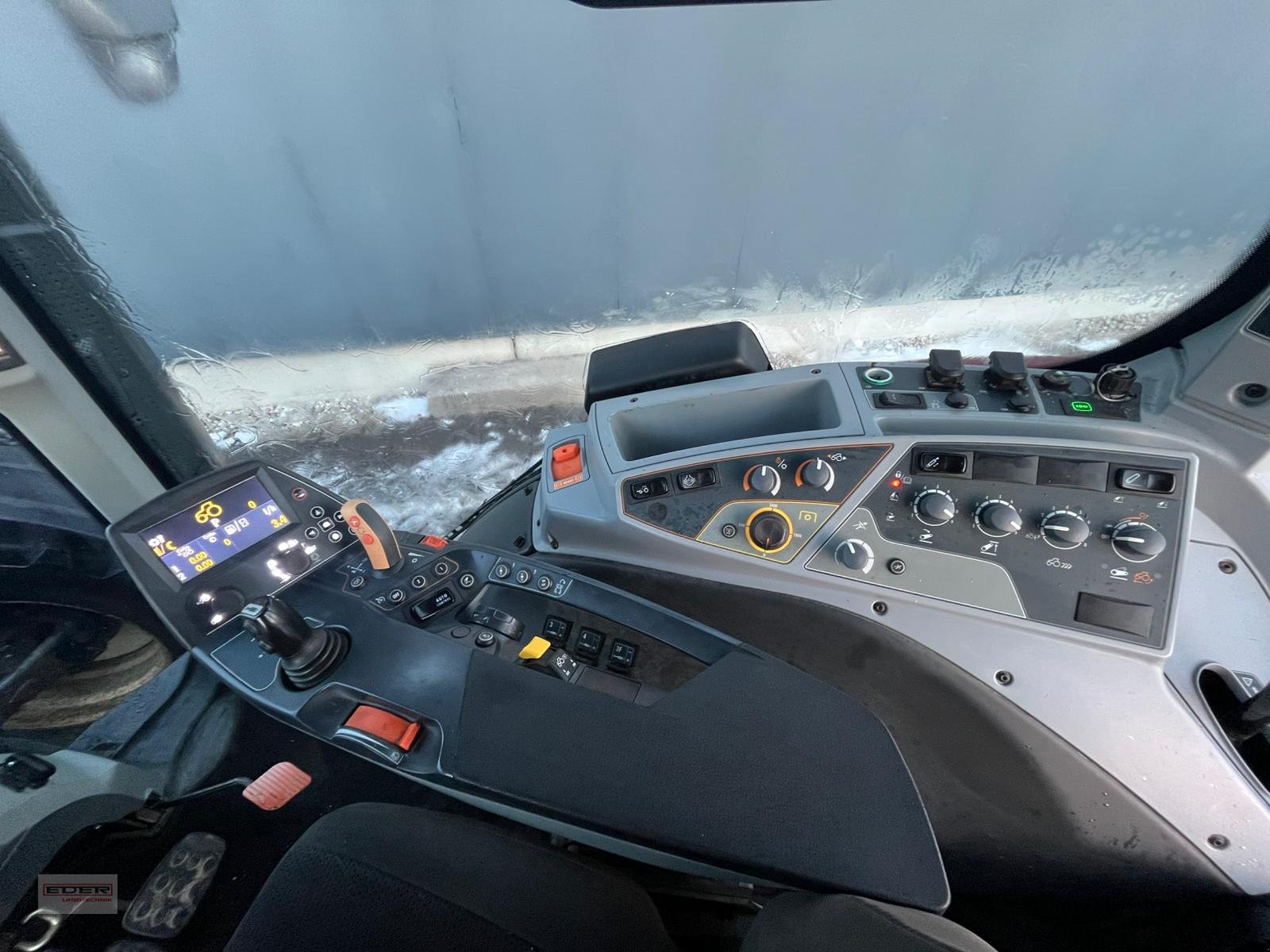 Traktor типа Valtra T214 Rückfahreinrichtung, Gebrauchtmaschine в Tuntenhausen (Фотография 14)