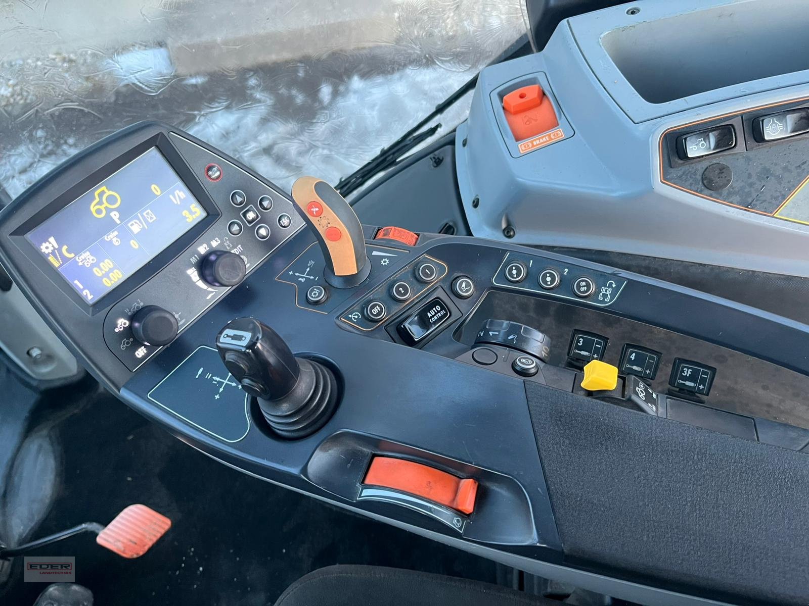 Traktor типа Valtra T214 Rückfahreinrichtung, Gebrauchtmaschine в Tuntenhausen (Фотография 15)